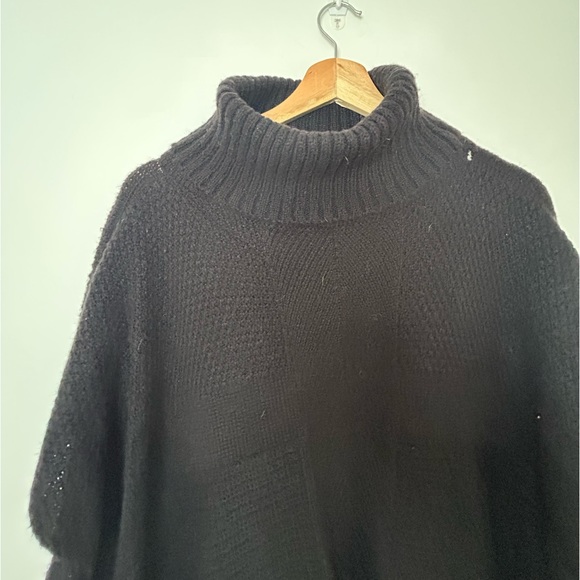 Steve Madden Black Sleeveless Cardigan Shrug Poncho - Picture 2 of 3